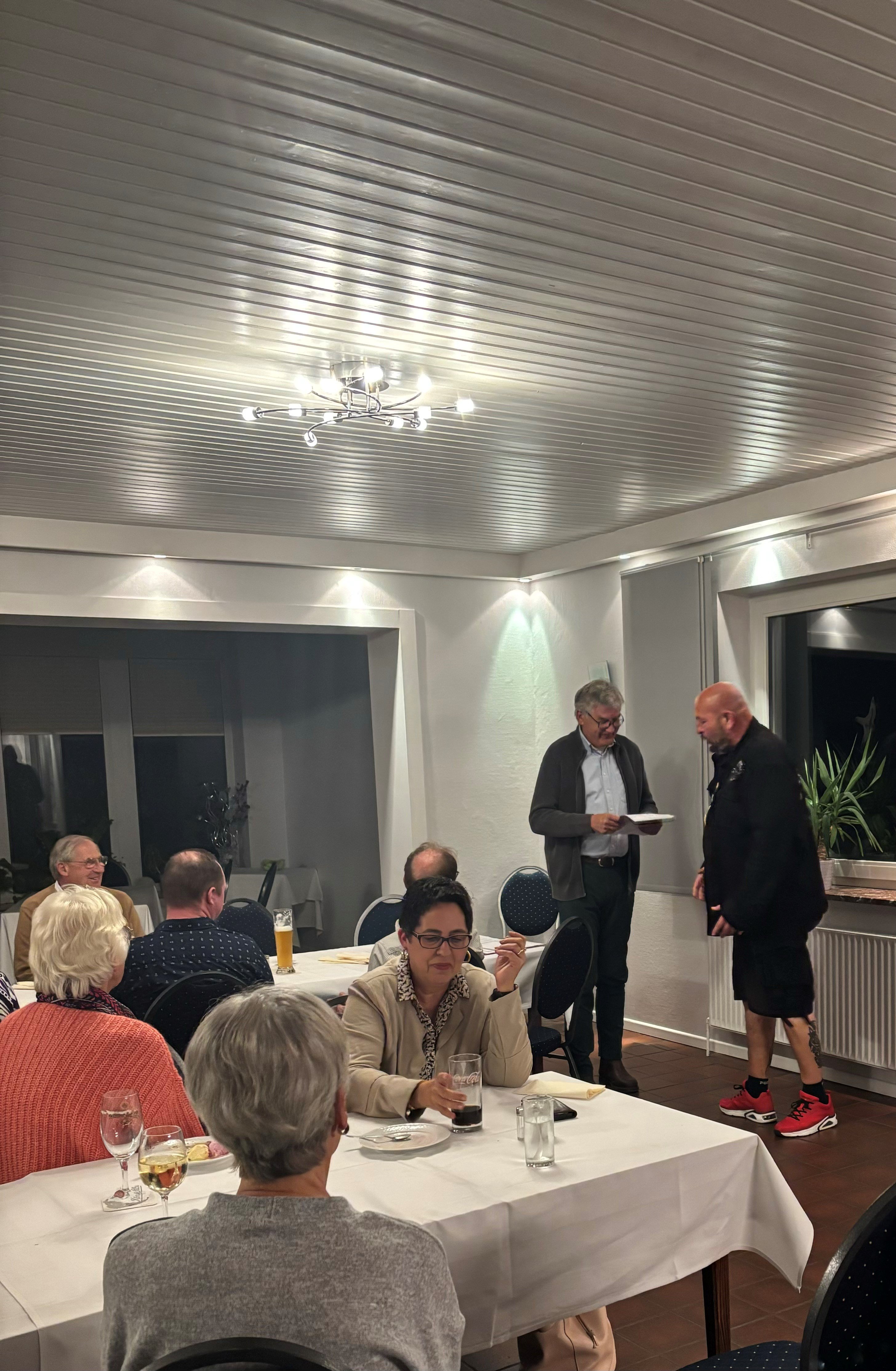 Siegerehrung%20Martinsgans_Rainer%201.%20Brutto