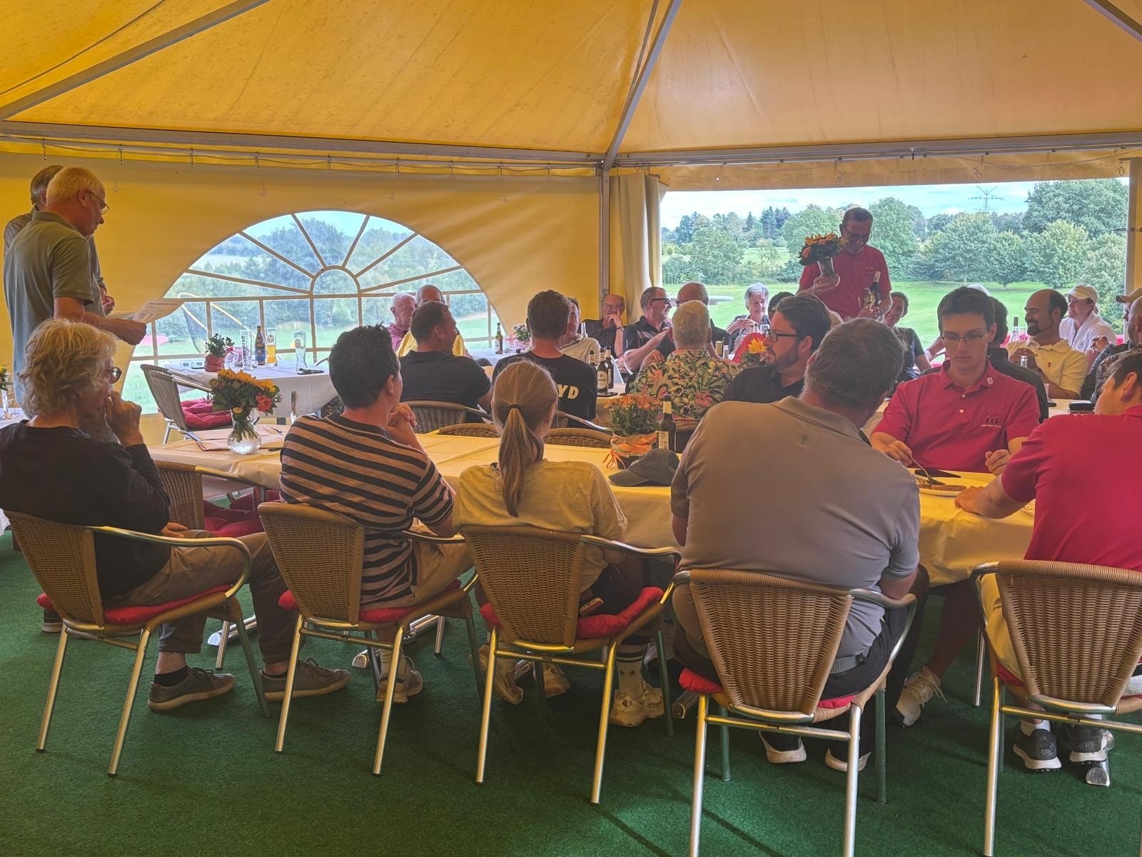 Im%20Zelt5 Im%20Zelt5