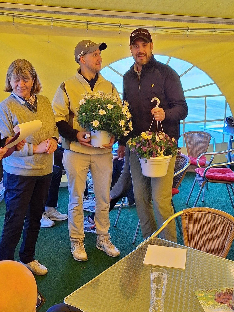 Siegerehrung%20im%20Zelt%201