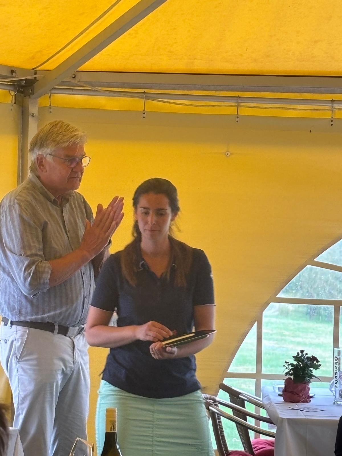 Im%20Zelt1 Im%20Zelt1