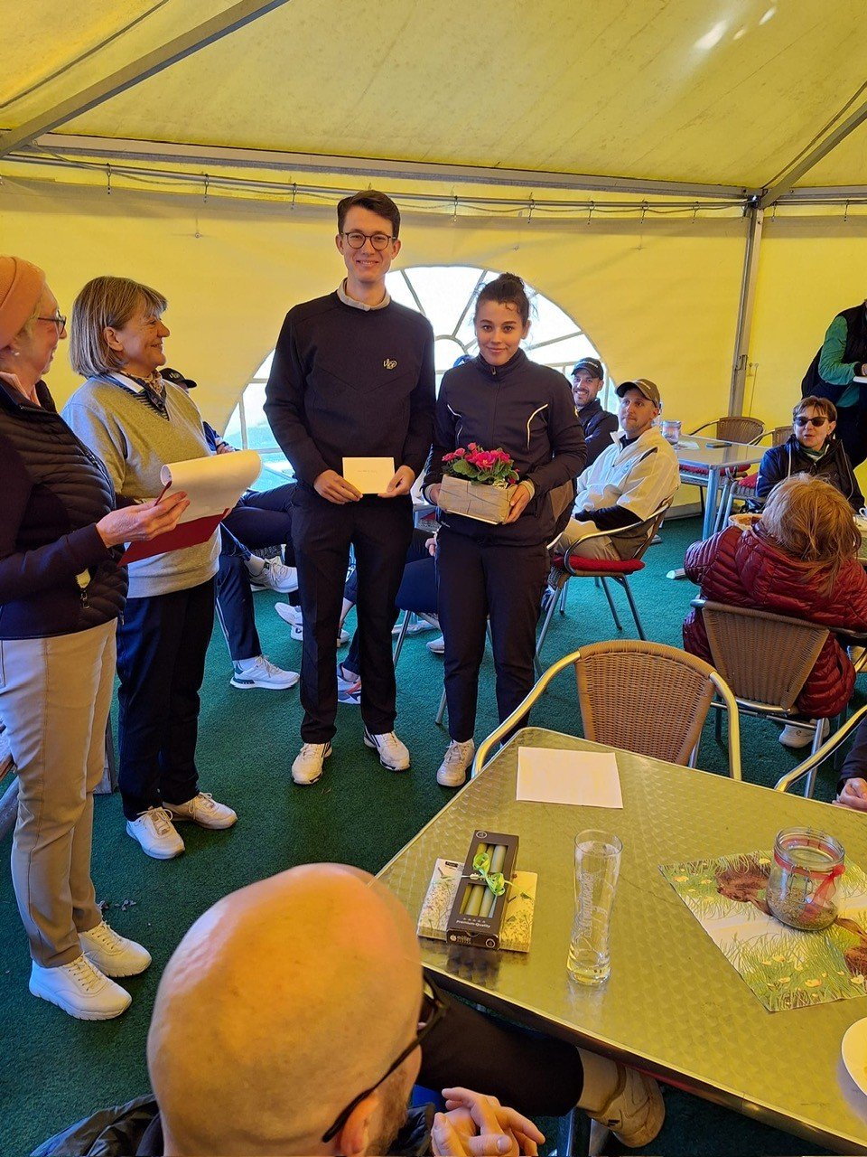 Siegerehrung%20im%20Zelt%204