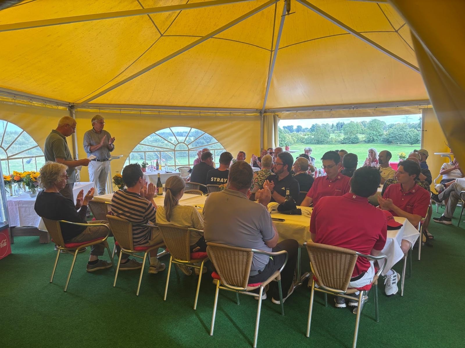 Im%20Zelt6 Im%20Zelt6